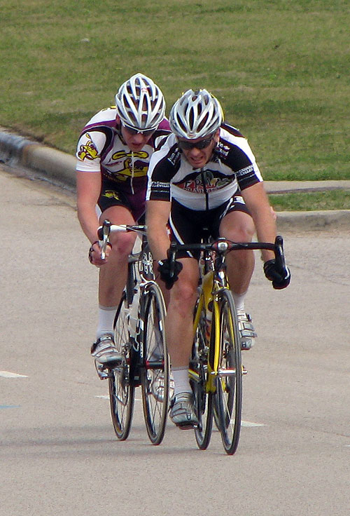 Lauren and Anna's daddy, Lennie, in the winning break of his race. 