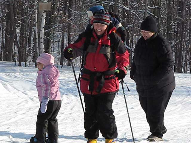 video of the ski family